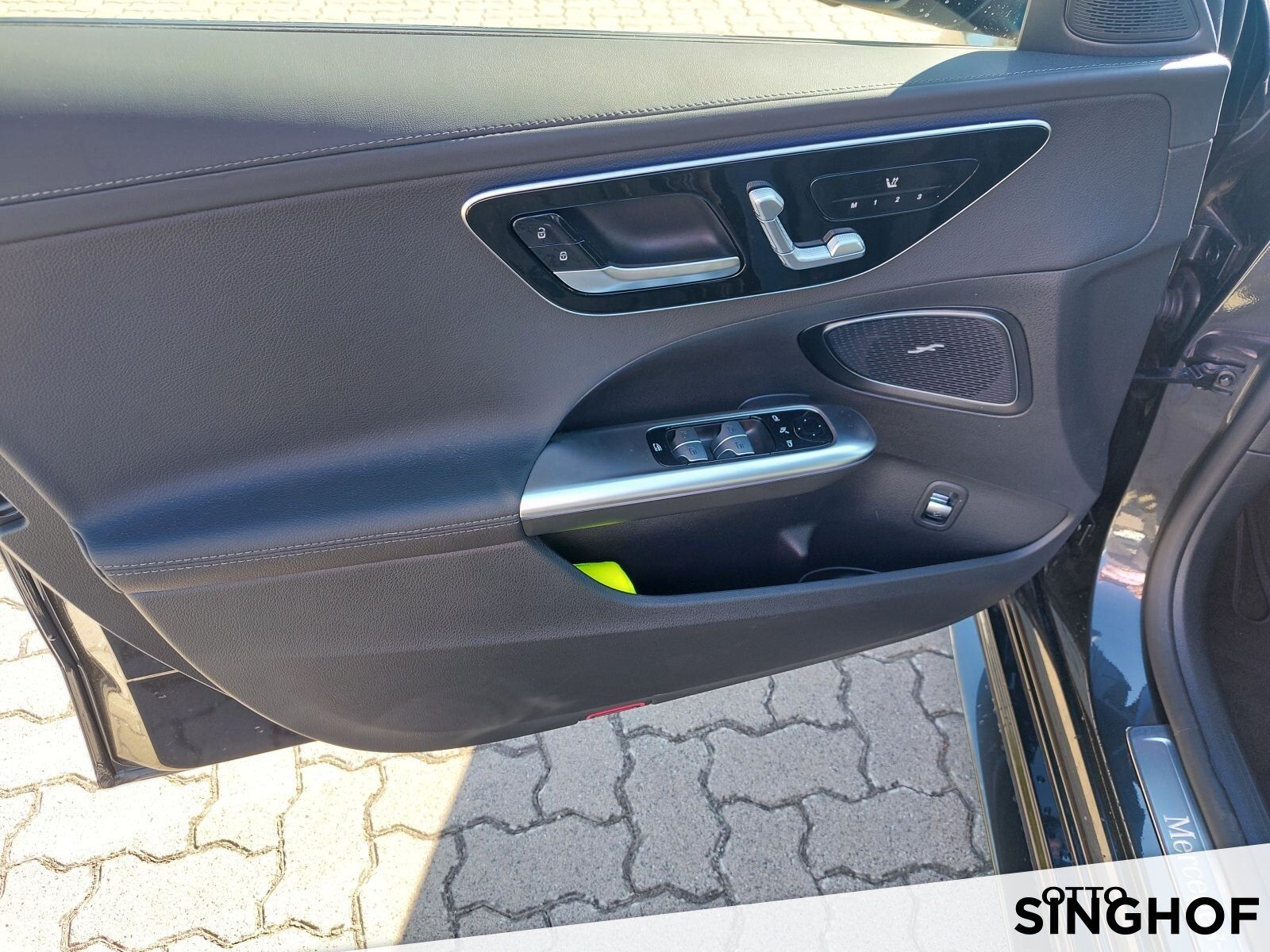 Fahrzeugabbildung Mercedes-Benz C 220 d AMG Pano+AHK+Night+Digital+360°+Distron+
