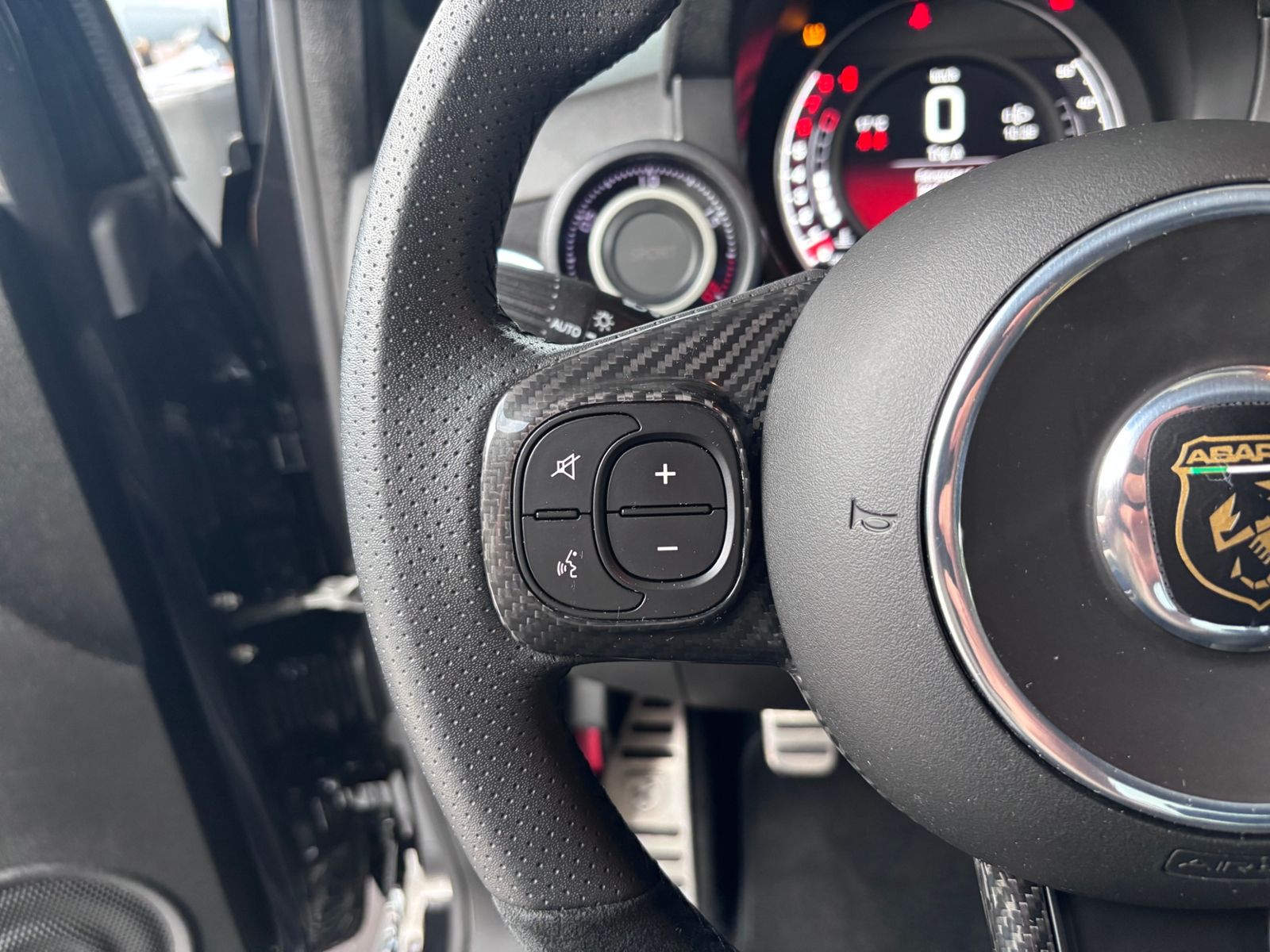 Fahrzeugabbildung Abarth 695 75 Anniversario NAVI ALU Beats