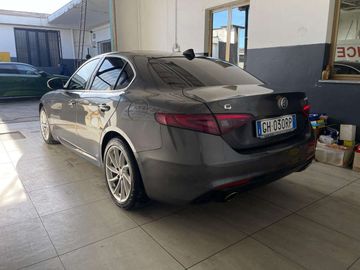 Alfa-Romeo Giulia - 4