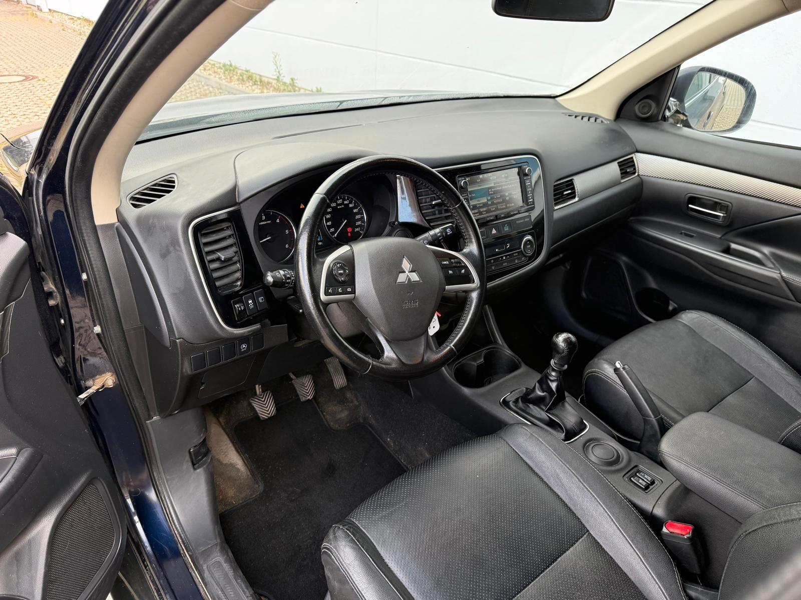 Mitsubishi Outlander ClearTec Invite 2WD 7-SITZER/LEDER