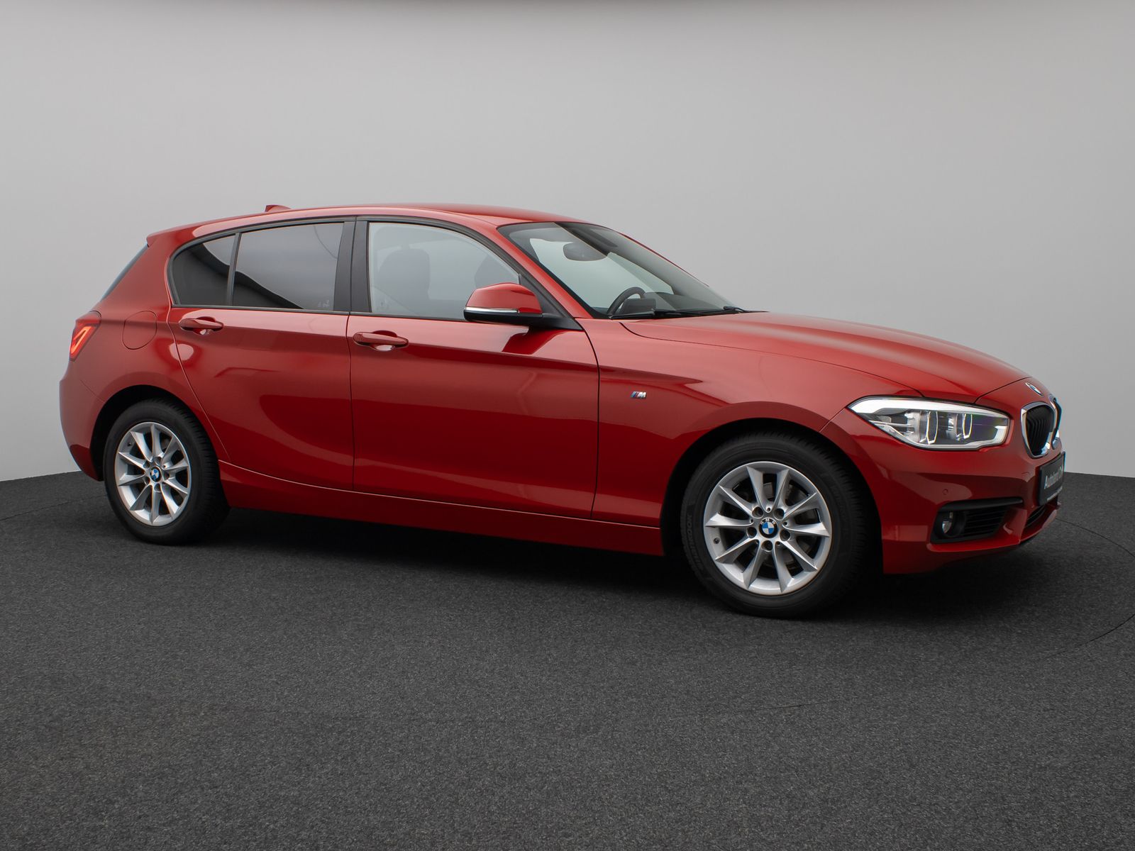 Fahrzeugabbildung BMW 118i Navi WLAN PDC Lordos LED Geschwindigkeitsr