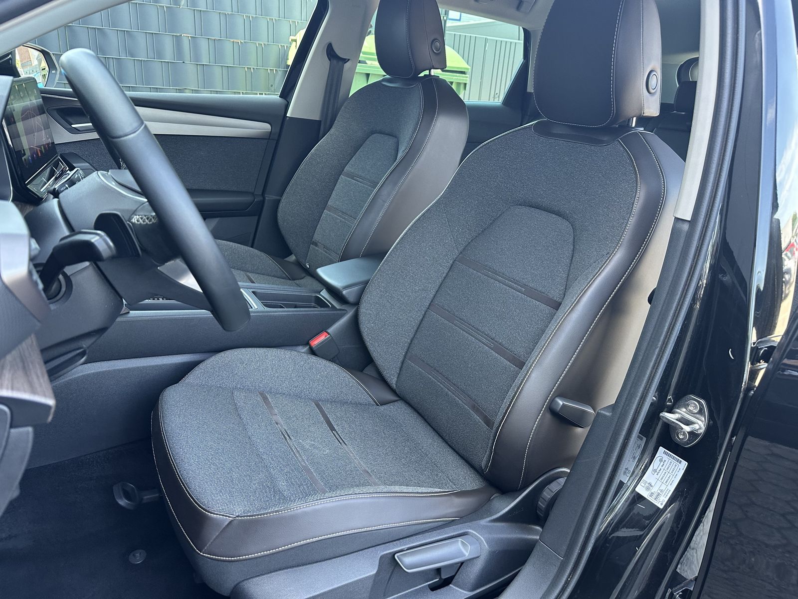 Fahrzeugabbildung SEAT Leon ST 2.0 TDI Xcellence DSG NAV+LED+ACC+KAMERA