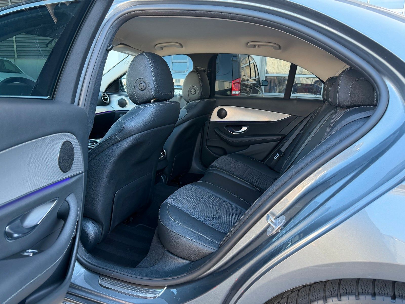 Fahrzeugabbildung Mercedes-Benz E 200 Avantgarde+RFK+Multibeam+Ambiente+