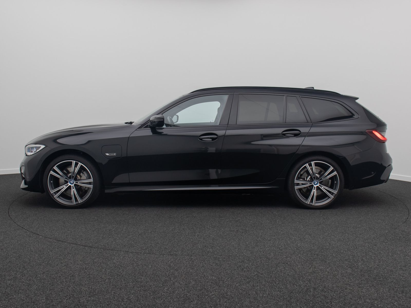 Fahrzeugabbildung BMW 330e xD M Sport Kamera Laser HUD DAB HiFi Komfor