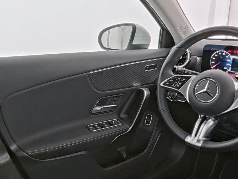 Mercedes-Benz A 250 e Progressive LED SHZ RFK DAB VID AC-Laden foto 4