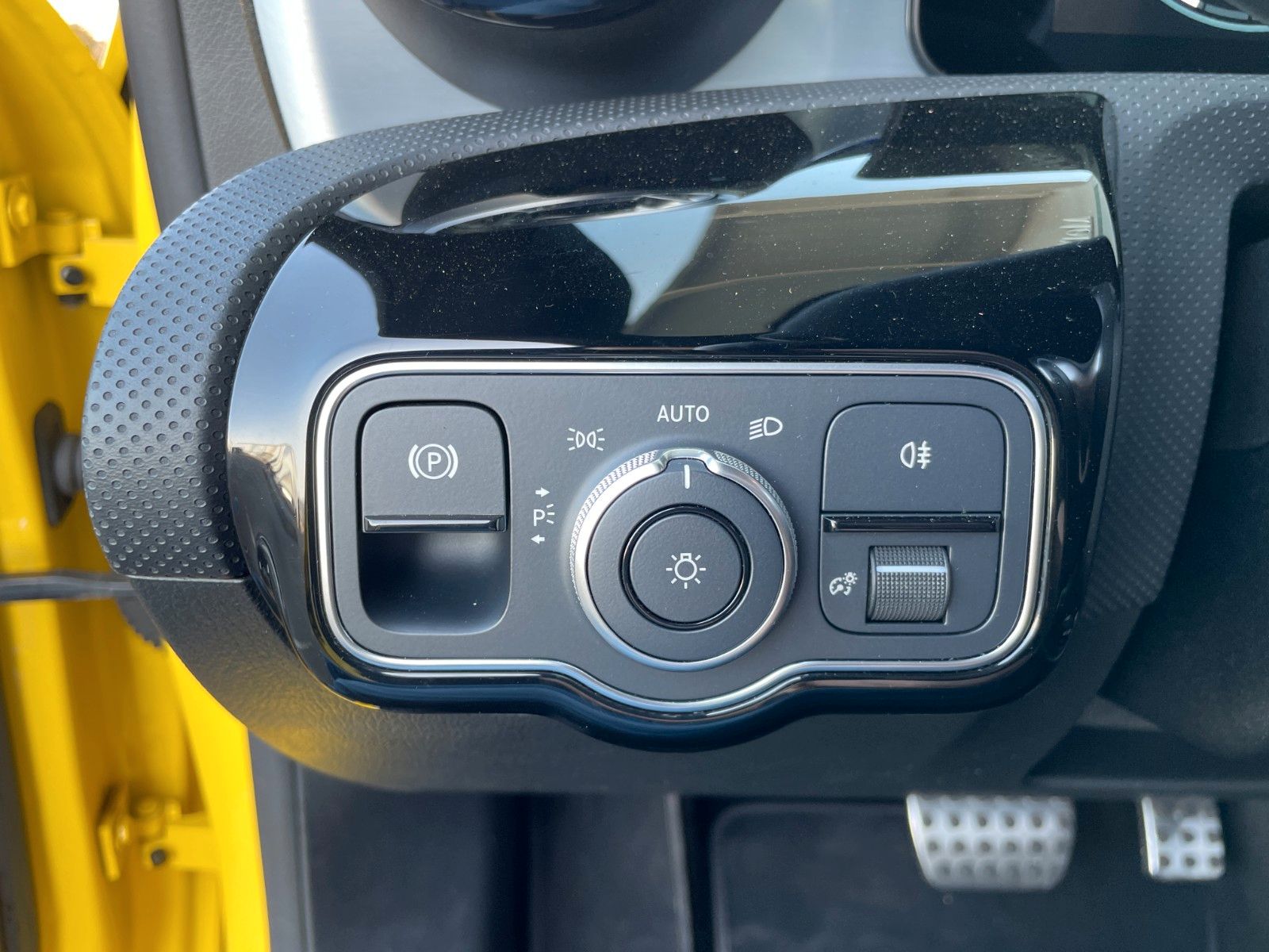 Fahrzeugabbildung Mercedes-Benz CLA 35 AMG 4M SB R-Kamera+Distr+Memory+Aero+MBea