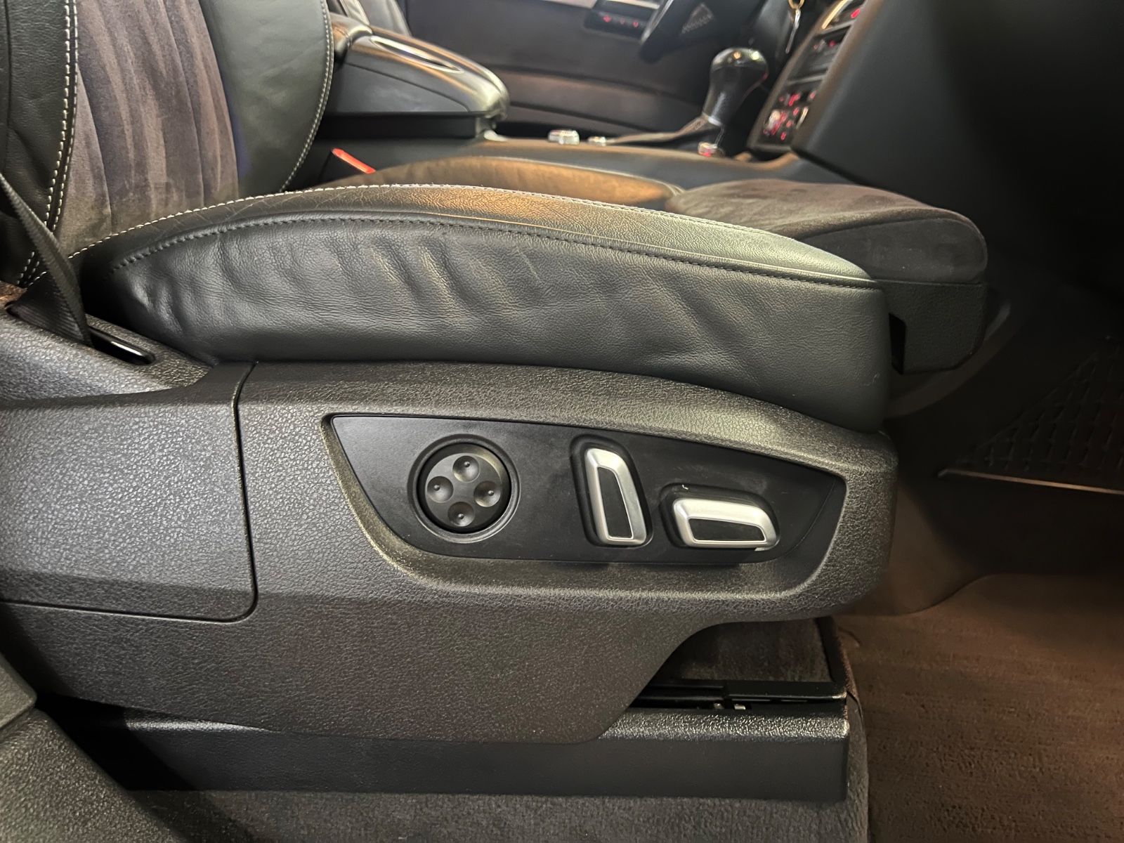 Fahrzeugabbildung Audi Q7 3.0 TDI  quattro S line V12 Paket *7.SITZER*