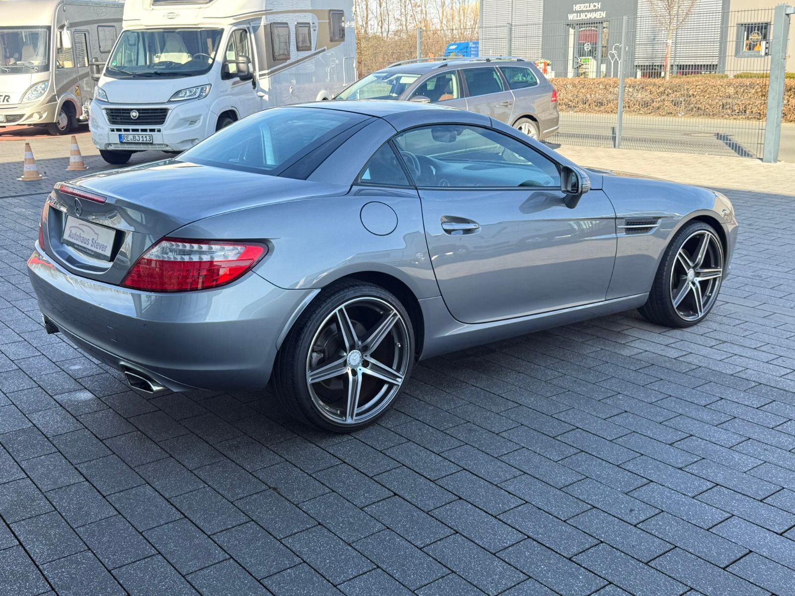 Fahrzeugabbildung Mercedes-Benz SLK 200 SLK Roadster  BlueEfficiency Edition 1