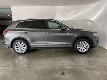 Volkswagen Touareg - 3