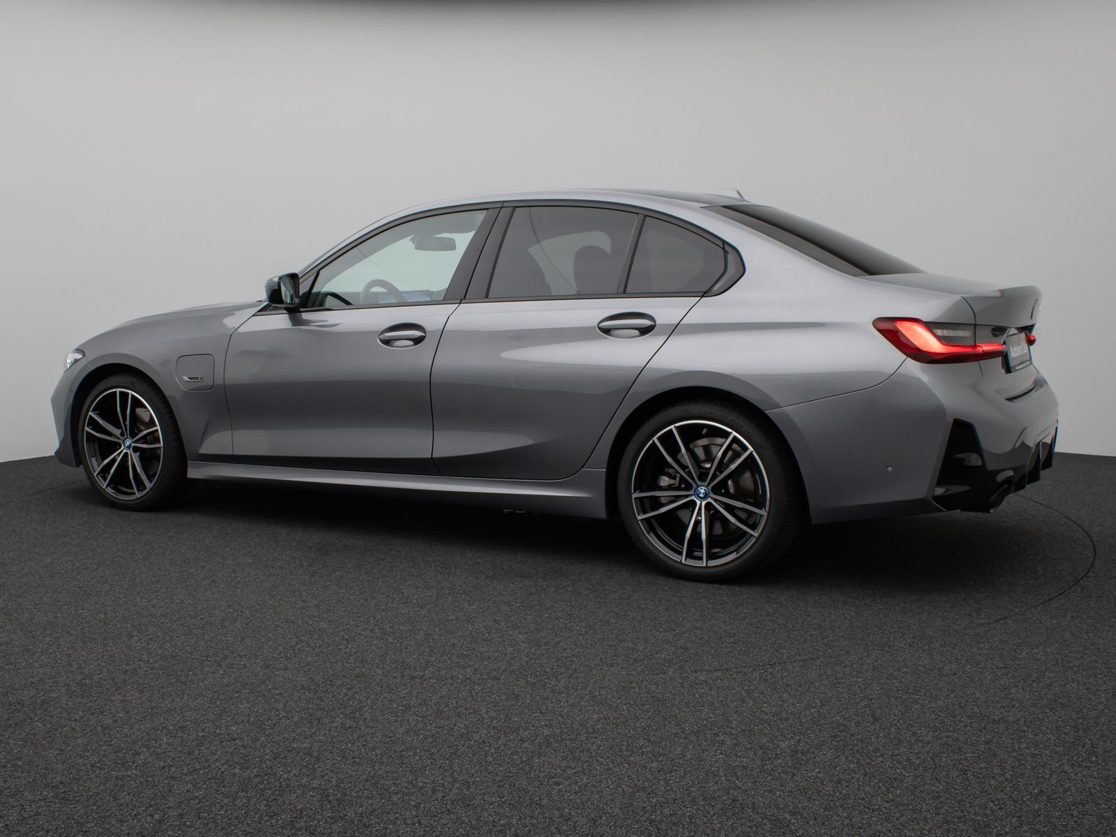 Fahrzeugabbildung BMW 330e M Sport Kamera DAB HiFi Stop&Go Komfort 19"