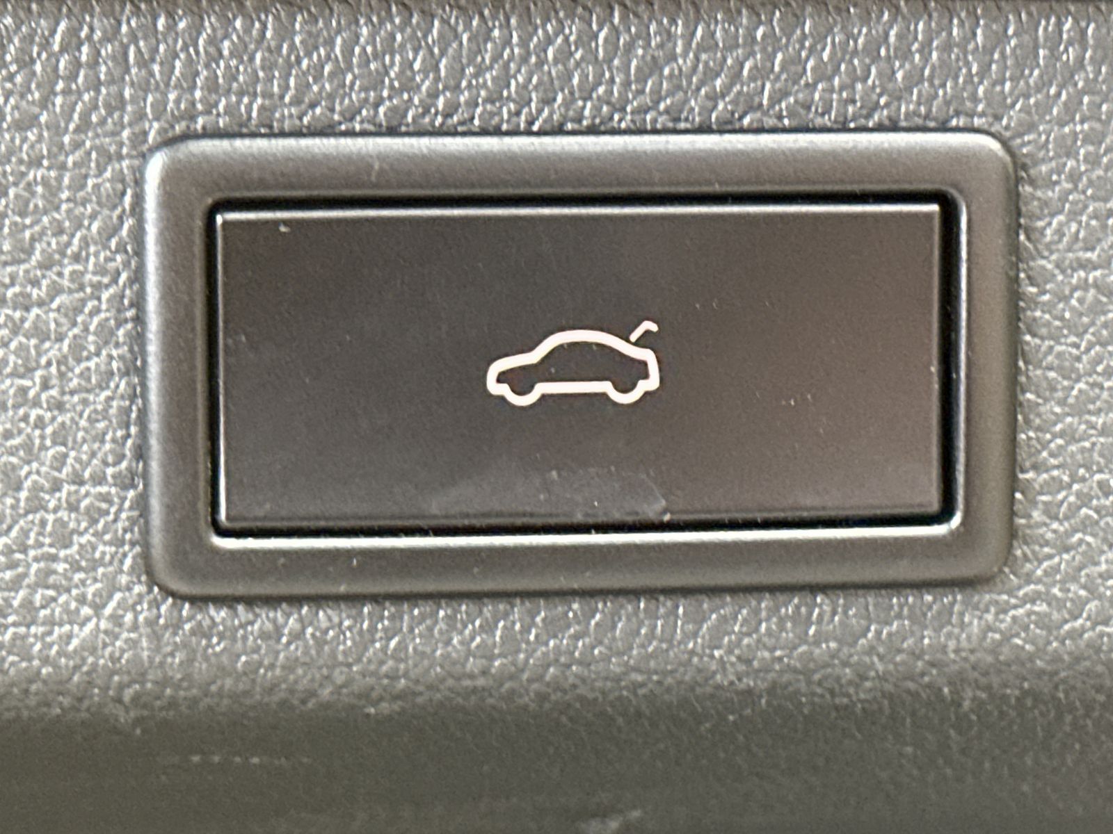 Fahrzeugabbildung SKODA Superb Combi 1.5 TSI DSG L&K NAV+LED+VCOCK+ACC
