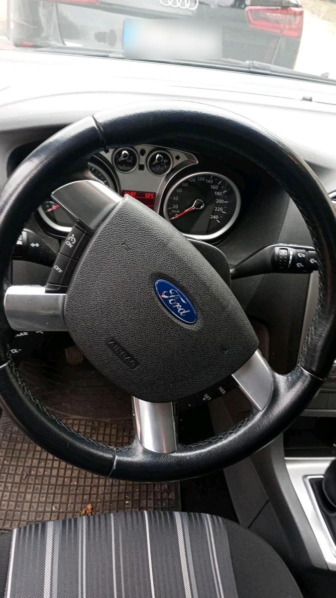 Ford Focus 2010 — photo 6