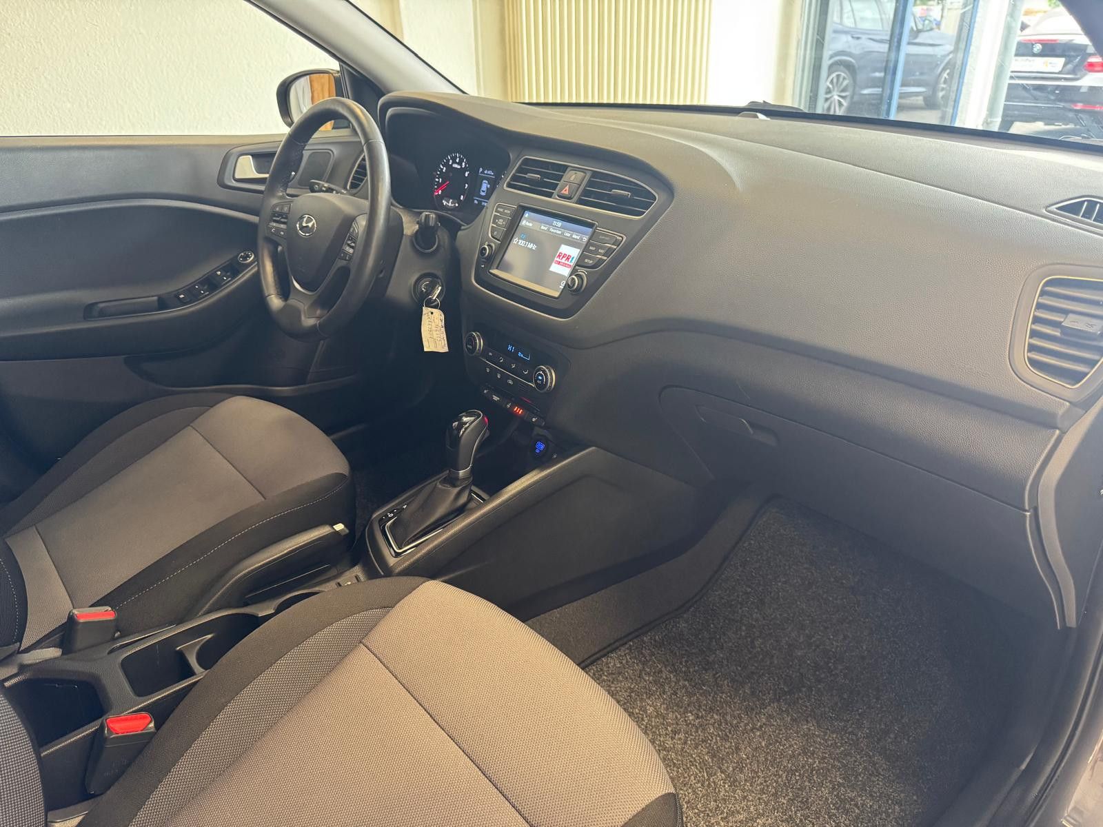 Fahrzeugabbildung Hyundai i20 YES! Plus /NAVI/KLIMA/KAMERA/SCHECKHEFT