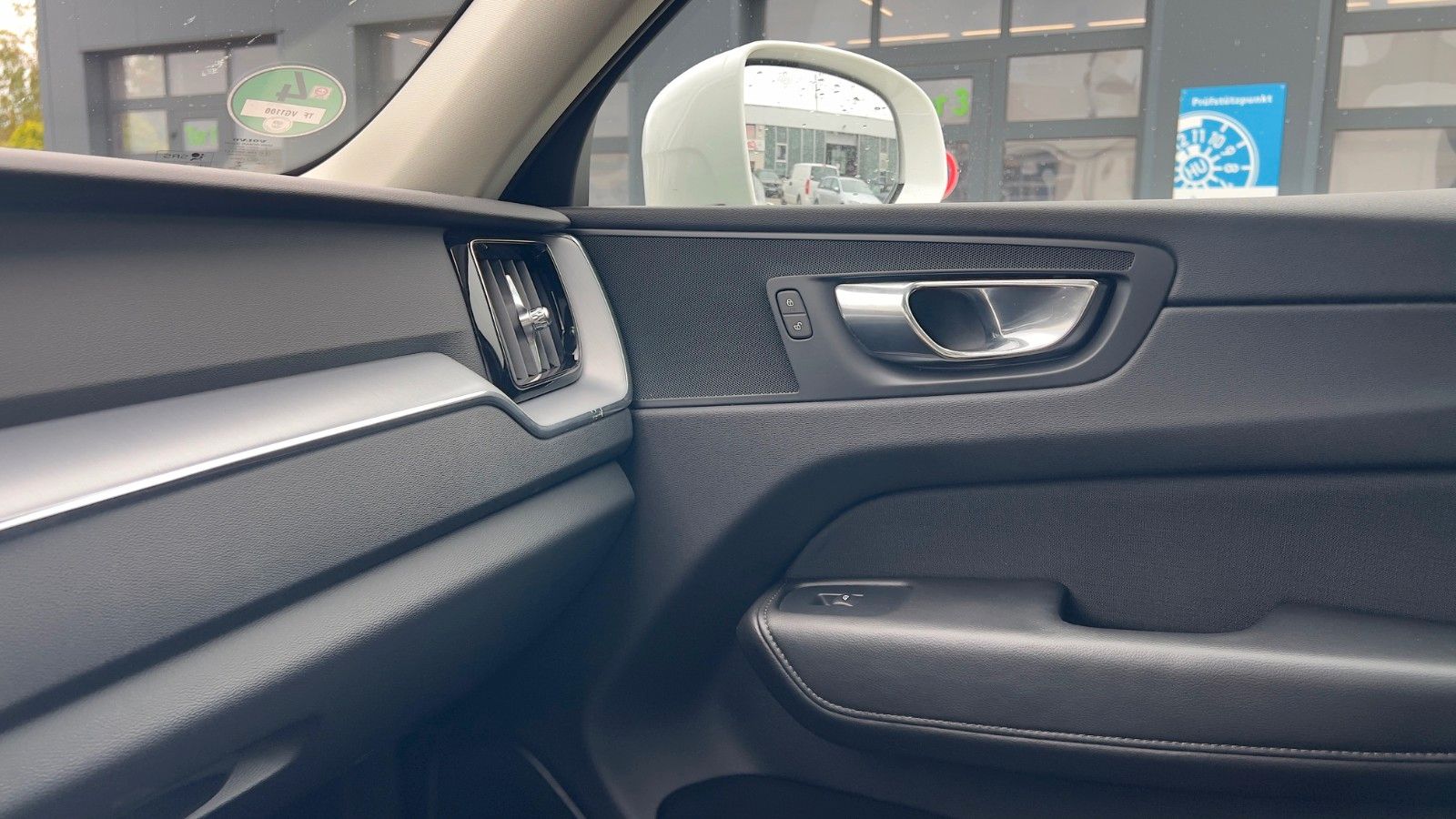 Fahrzeugabbildung Volvo XC60 T8 AWD *LUFT*STHZG*DAB*4x Sitzhzg*MIETKAUF*