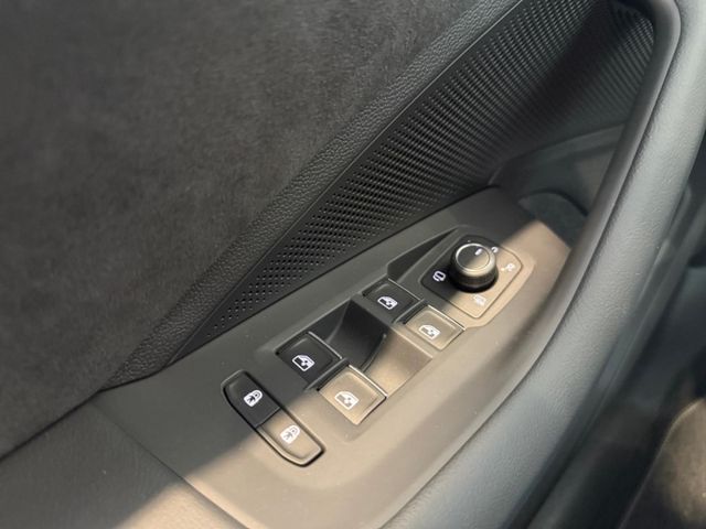 Passat R-Line 1,5 l eHybrid DSG AHK-klappbar Nav