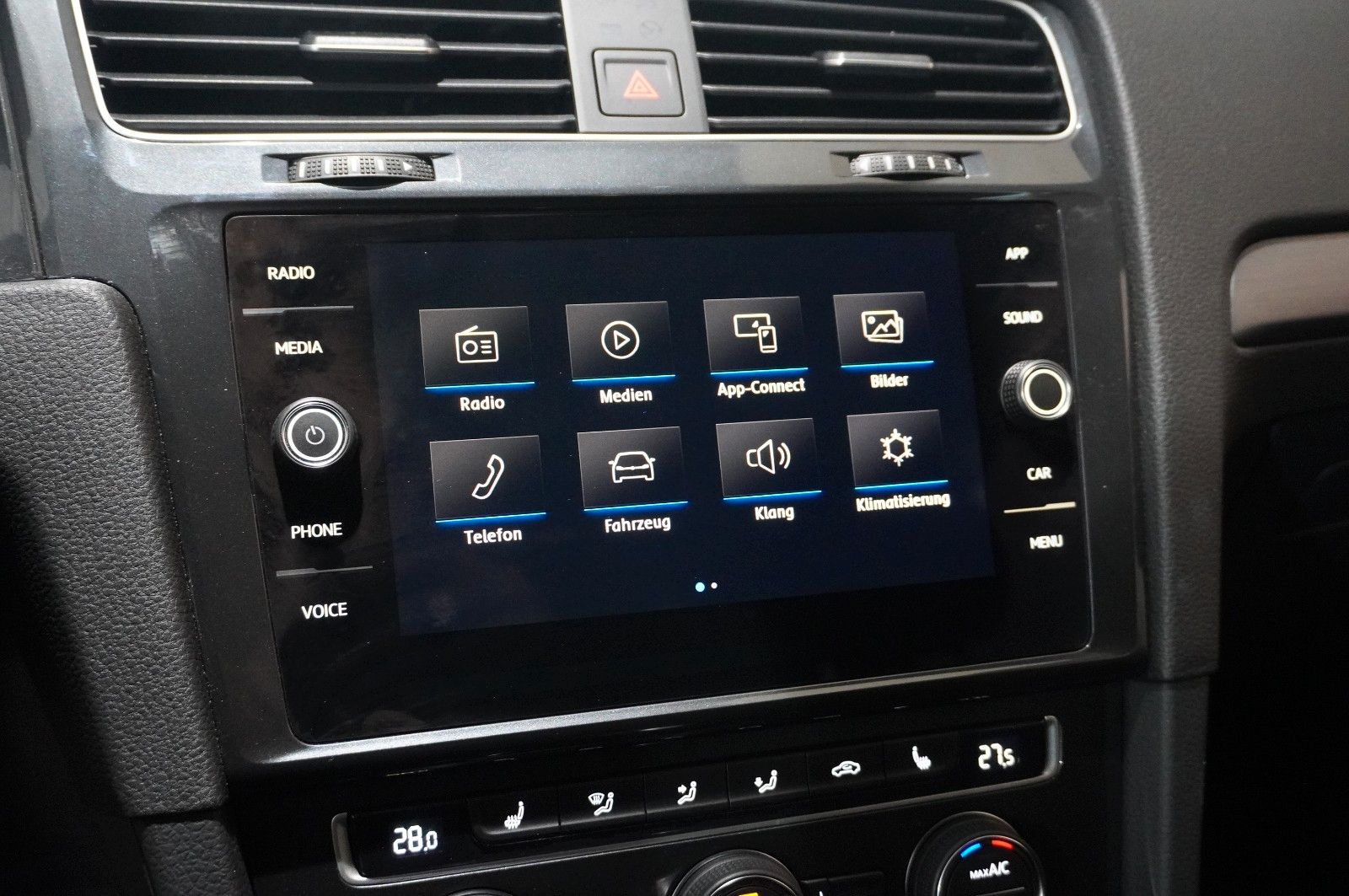 Fahrzeugabbildung Volkswagen Golf VII VARI. 1.5 TGI COMFORT. DSG NAVI/LED/ACC