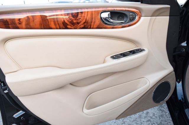 Fahrzeugabbildung Jaguar XJR X350/Schwarz mit beige/Bestzustand