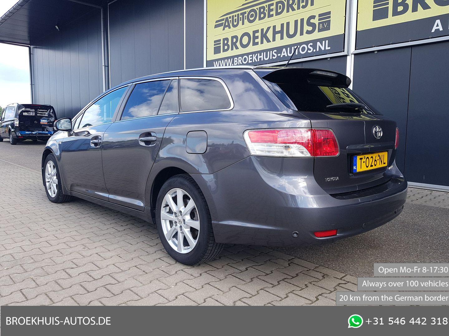 Toyota Avensis 2011 — photo 8