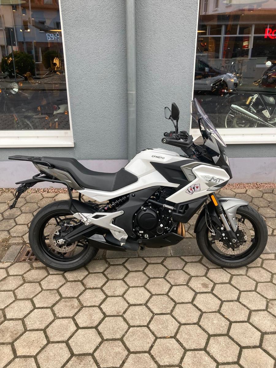 CFMOTO 700MT