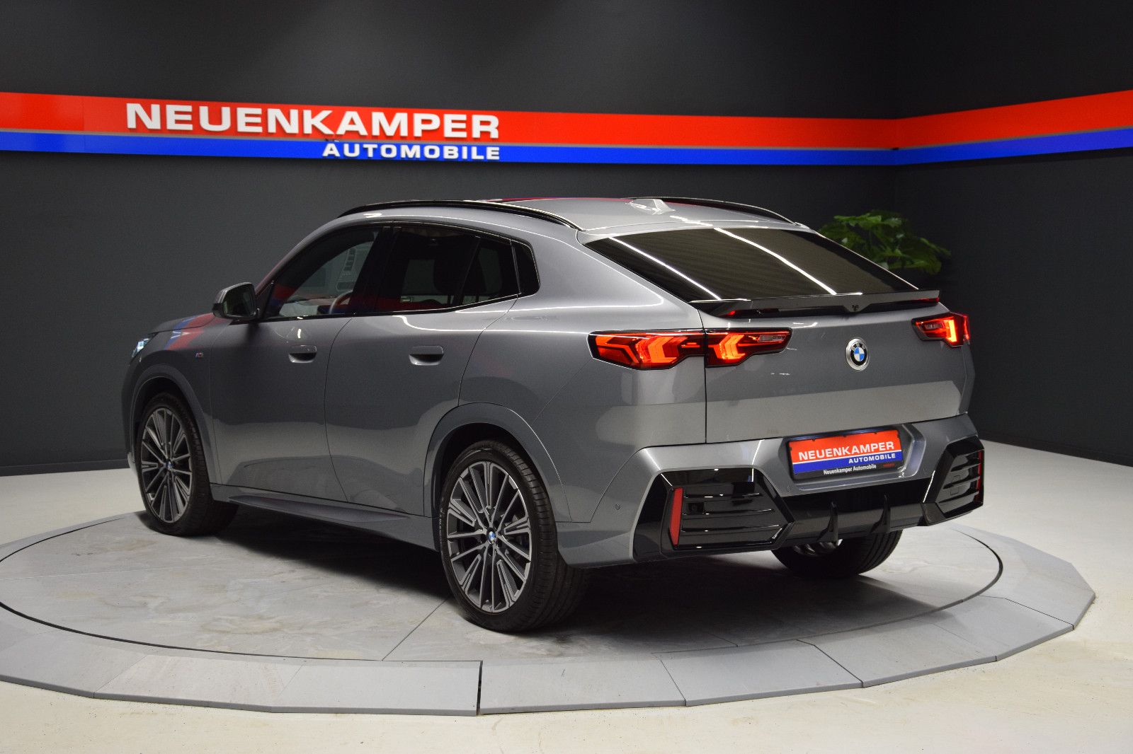 Fahrzeugabbildung BMW X2 20d xDrive M Sport 360° Pano HuD AHK h/k ACC