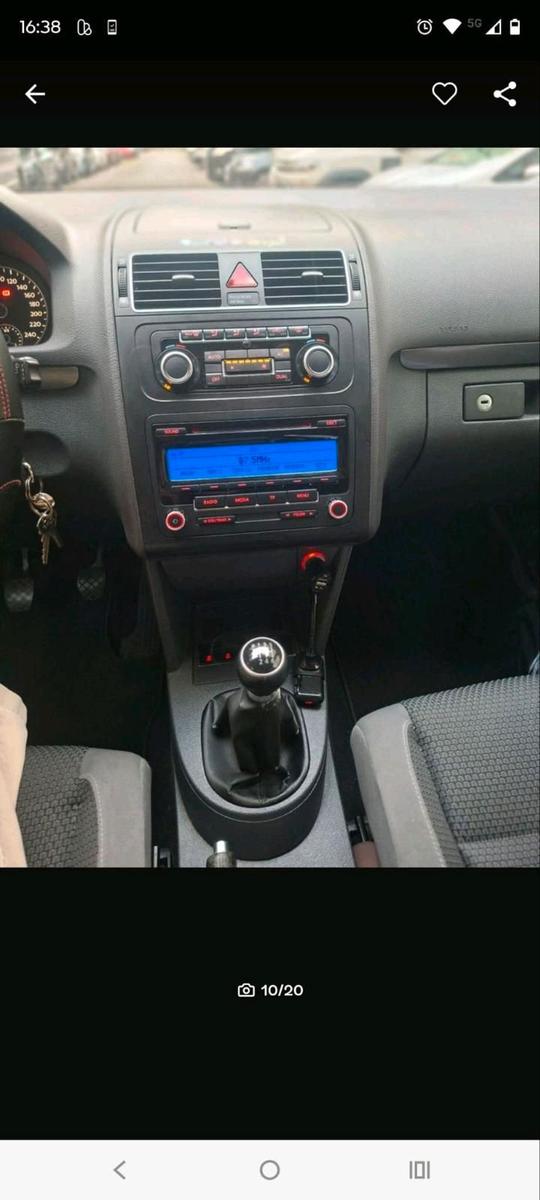 Volkswagen Touran 2010 — вигляд ззаду