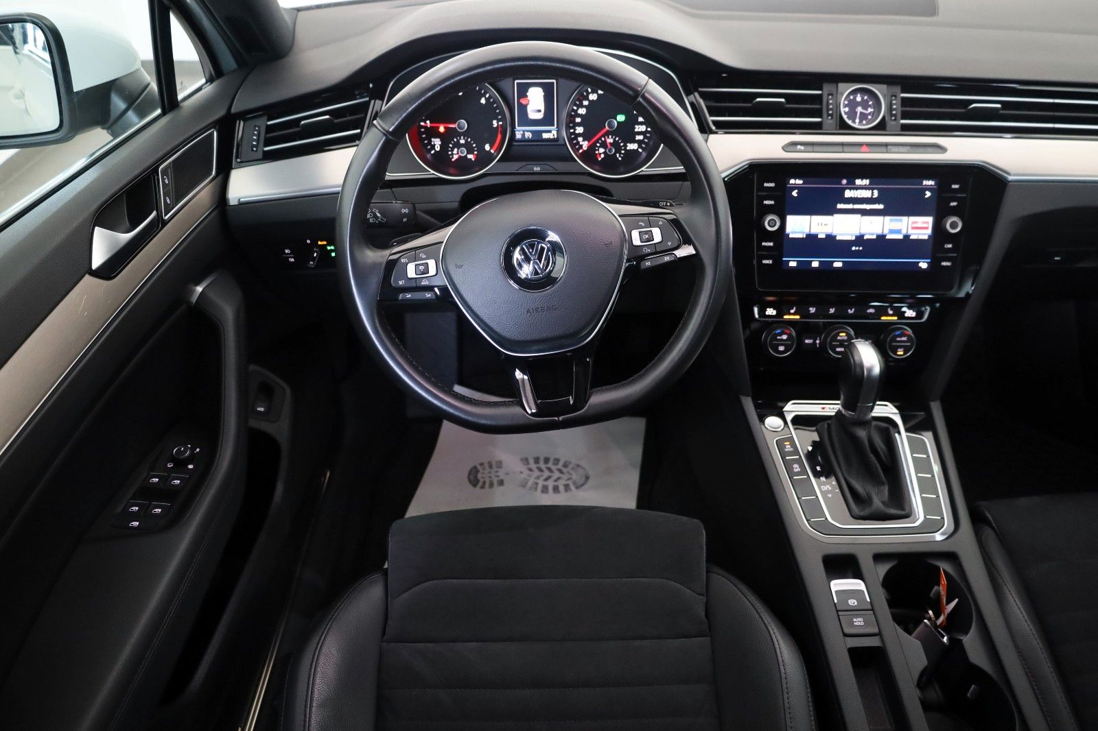 Fahrzeugabbildung Volkswagen Passat Variant R-line 4M,Navi,Kamera,ACC,AHK +WR