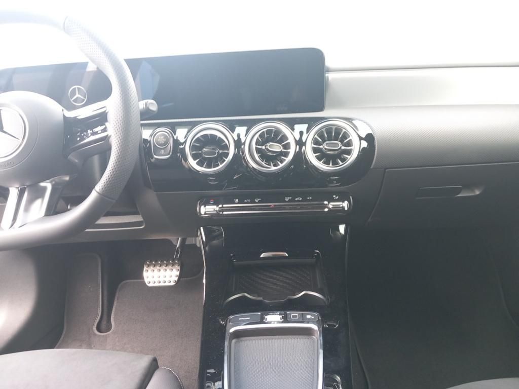 Fahrzeugabbildung Mercedes-Benz CLA 180 SB AMG*AHK*Keyless*Kamera*Multibeam*DAB*