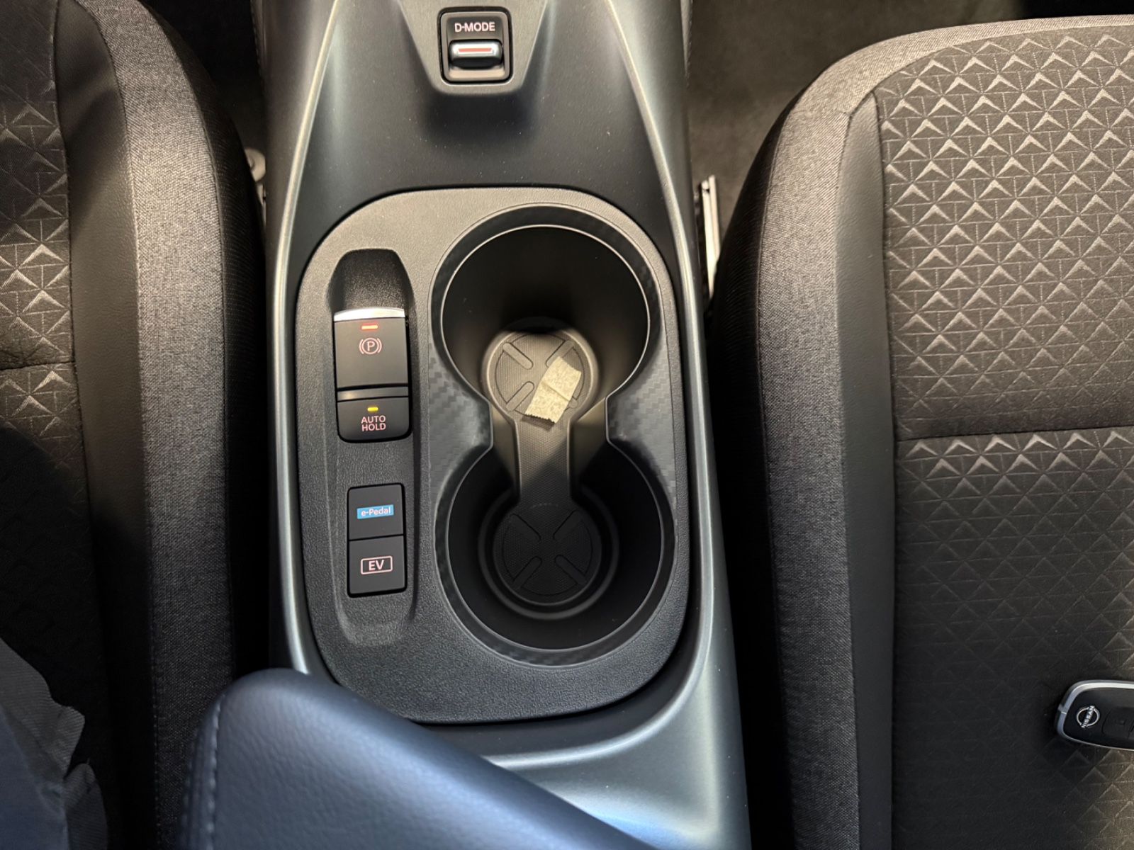 Fahrzeugabbildung Nissan Juke Hybrid N-Connecta Automatik, Winter-P.,Navi