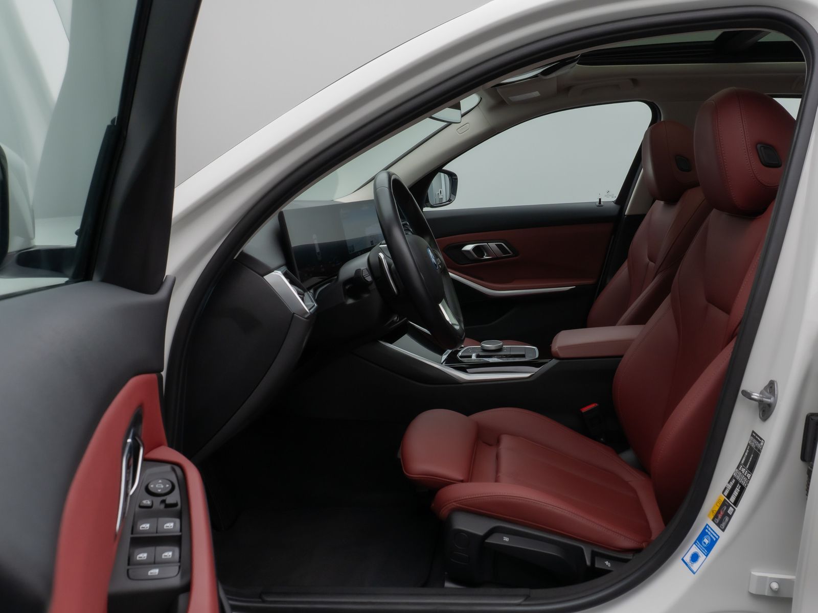 Fahrzeugabbildung BMW 330e xD Panorama DAB CockPit+ Widscr Sport Leder