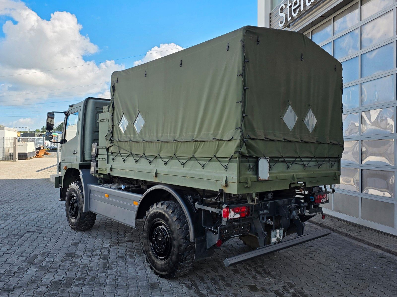 Fahrzeugabbildung Mercedes-Benz Atego 1018 A 4x4 Pritsche Plane