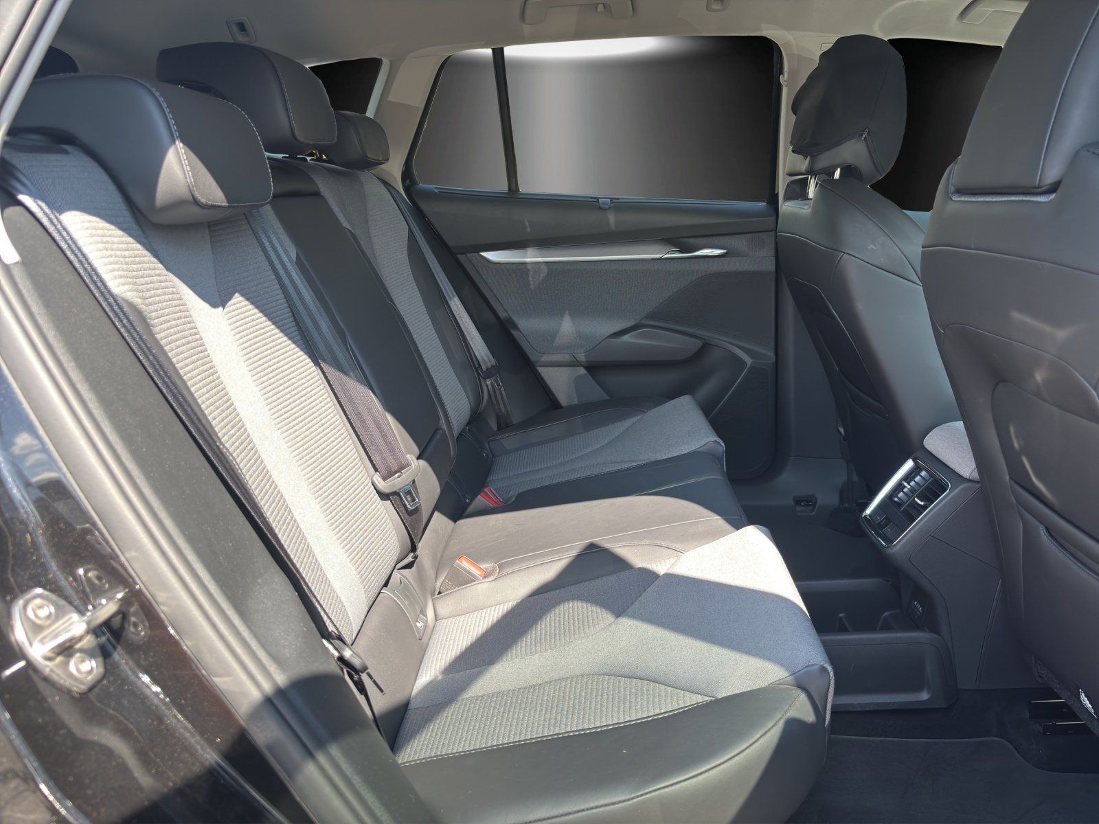 Fahrzeugabbildung SKODA Enyaq 60 Loft/Convenience PLUS