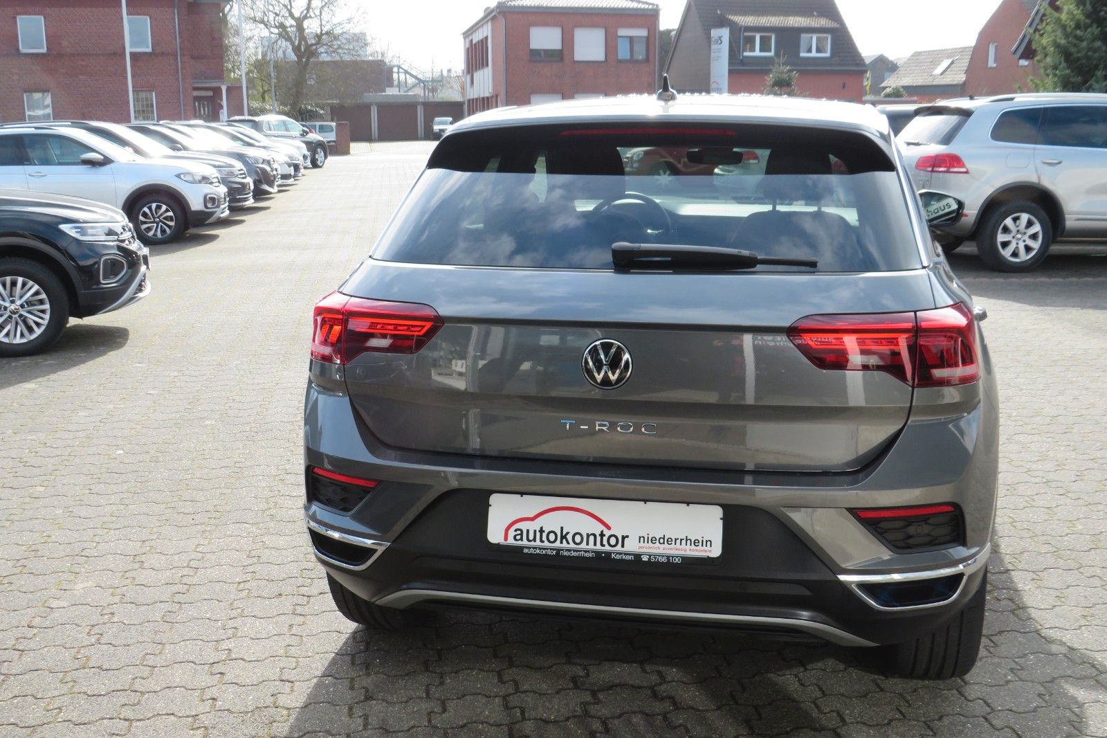 Fahrzeugabbildung Volkswagen T-Roc SPORT/R-LINE ACC KAMERA SITZH. 18`NAVI 1H