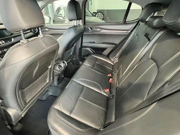 Alfa-Romeo Stelvio - 8