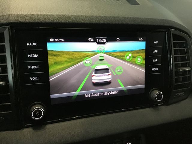 Fahrzeugabbildung Skoda Karoq Sportline 1.5 TSI DSG/Navi/ACC/Matrix/PDC