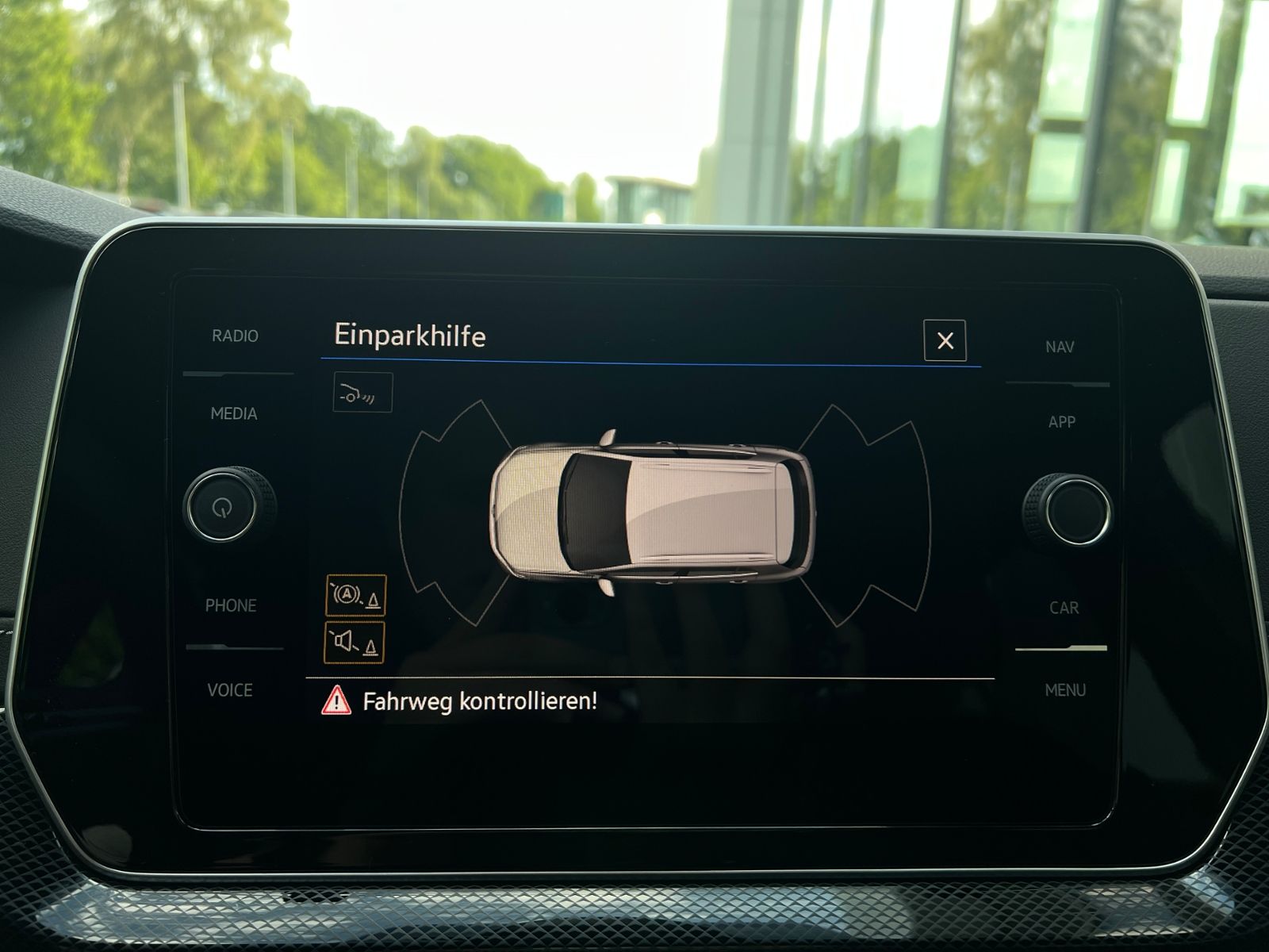 Fahrzeugabbildung Volkswagen T-Cross R-Line 1.5 TSI DSG *AHK, IQ.LIGHT, ACC,