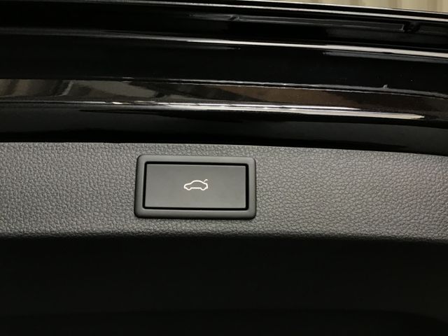 Fahrzeugabbildung Skoda Karoq Selection 1.5 TSI Kamera/Navi/LED/SHZ/PDC