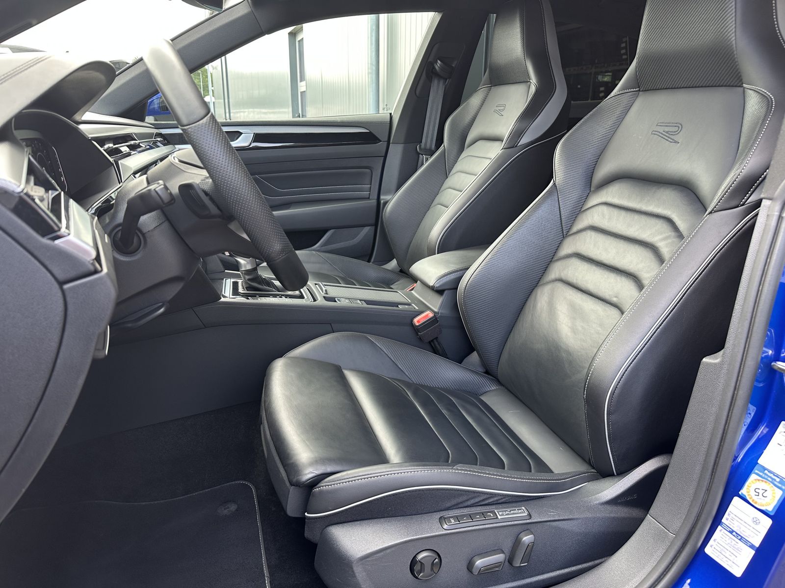 Fahrzeugabbildung Volkswagen Arteon 1.4 TSI eHybrid R-Line NAV+LED+AHK+360°