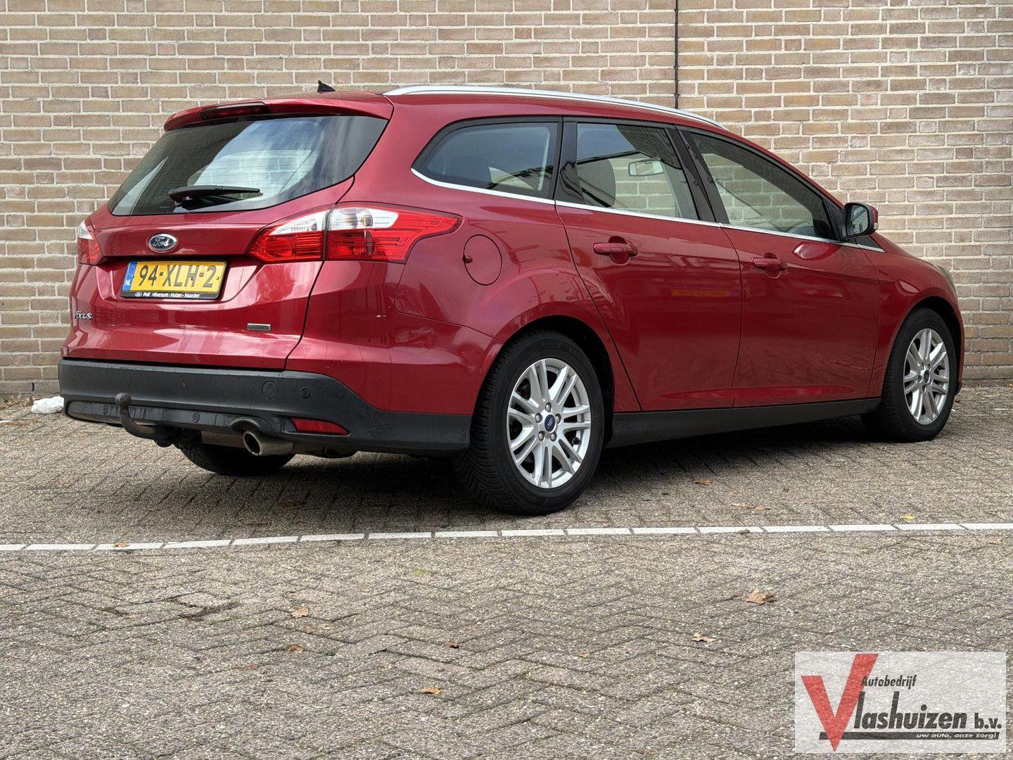 Ford Focus 2012 — rear view