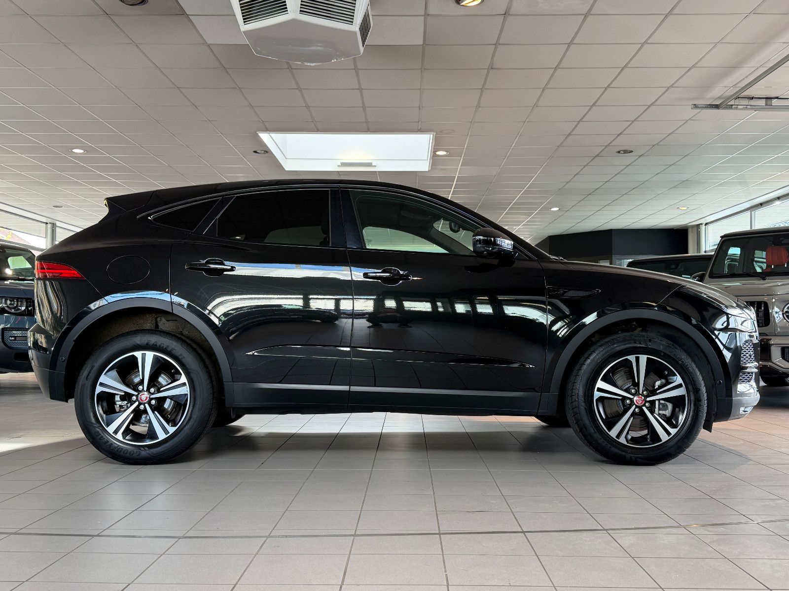 Fahrzeugabbildung Jaguar E-PACE S AWD/BLACK-PACK/360°KAM/LED/3D-KAMERA/