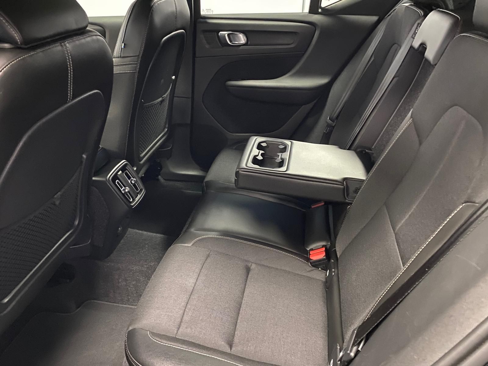 Fahrzeugabbildung Volvo XC40 KLIMA+RFK+PDC+NAVI+SITZHEIZ+4x4+AHK+ALU+LED