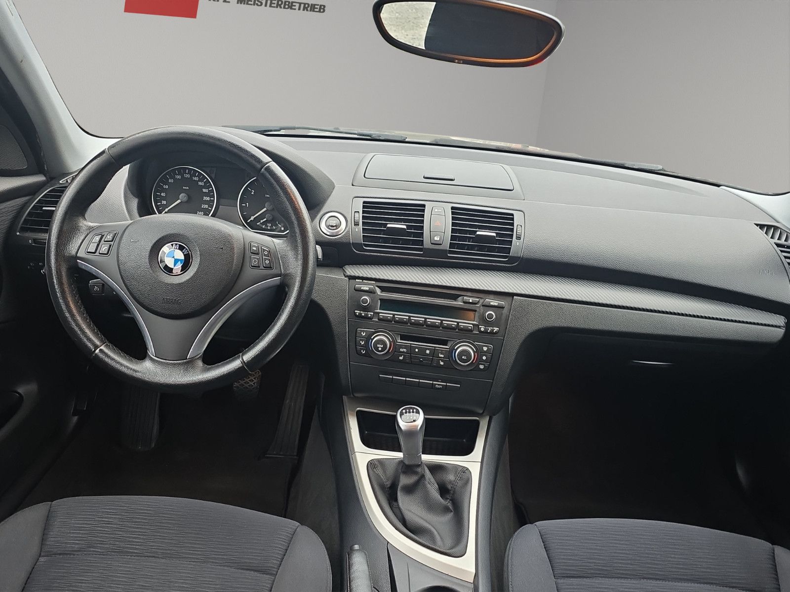 Fahrzeugabbildung BMW 118i 1 Limousine PDC+SHZ+TEMPOMAT+KLIMA