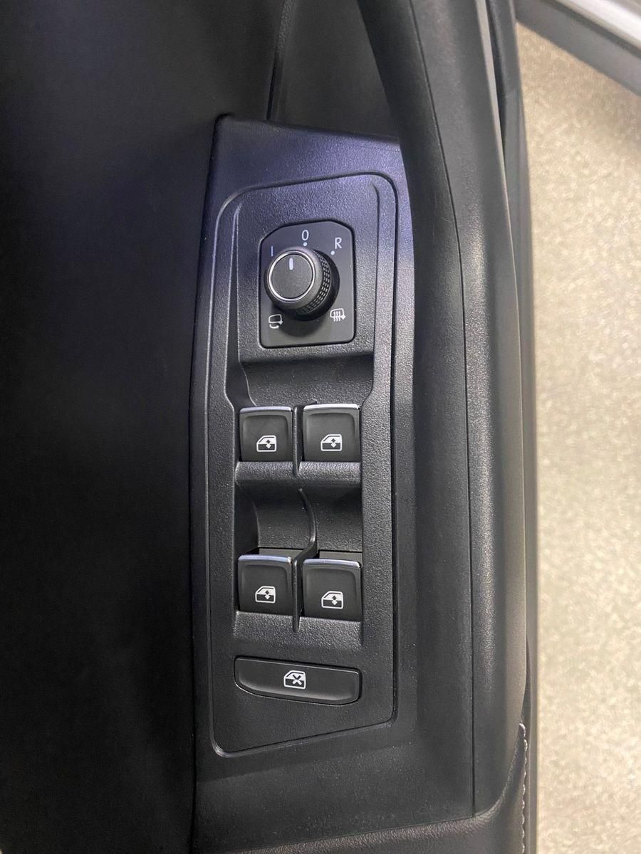 Fahrzeugabbildung Volkswagen T-Roc 1.5 TSI DSG Style+IQ MATRIX+Black Style+++