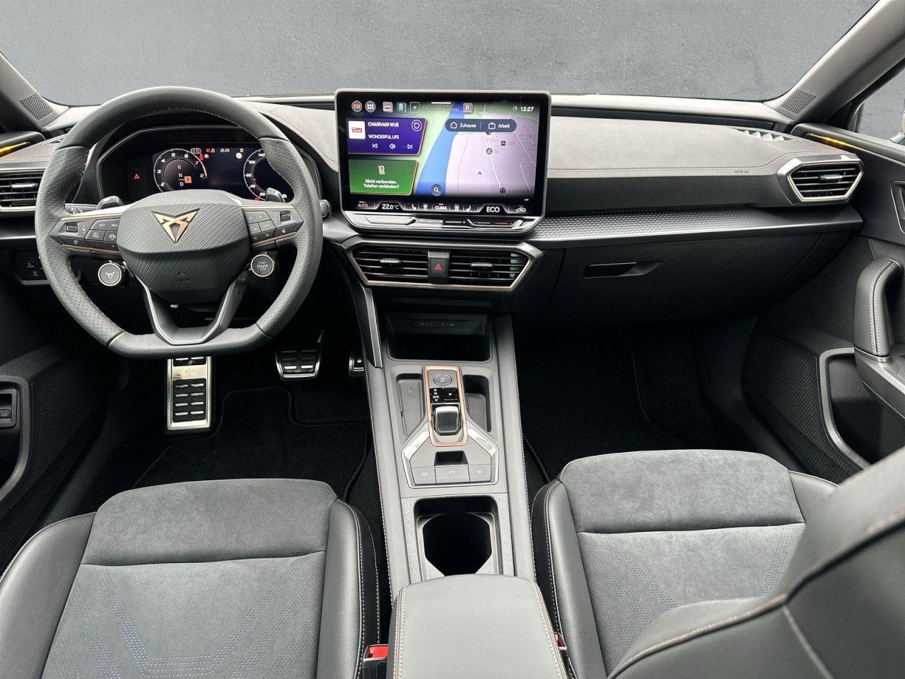 Fahrzeugabbildung CUPRA Leon Sportstourer VZ 1.5 e-HYBRID 272 PS DSG - mit KI generiert/bearbeitet
