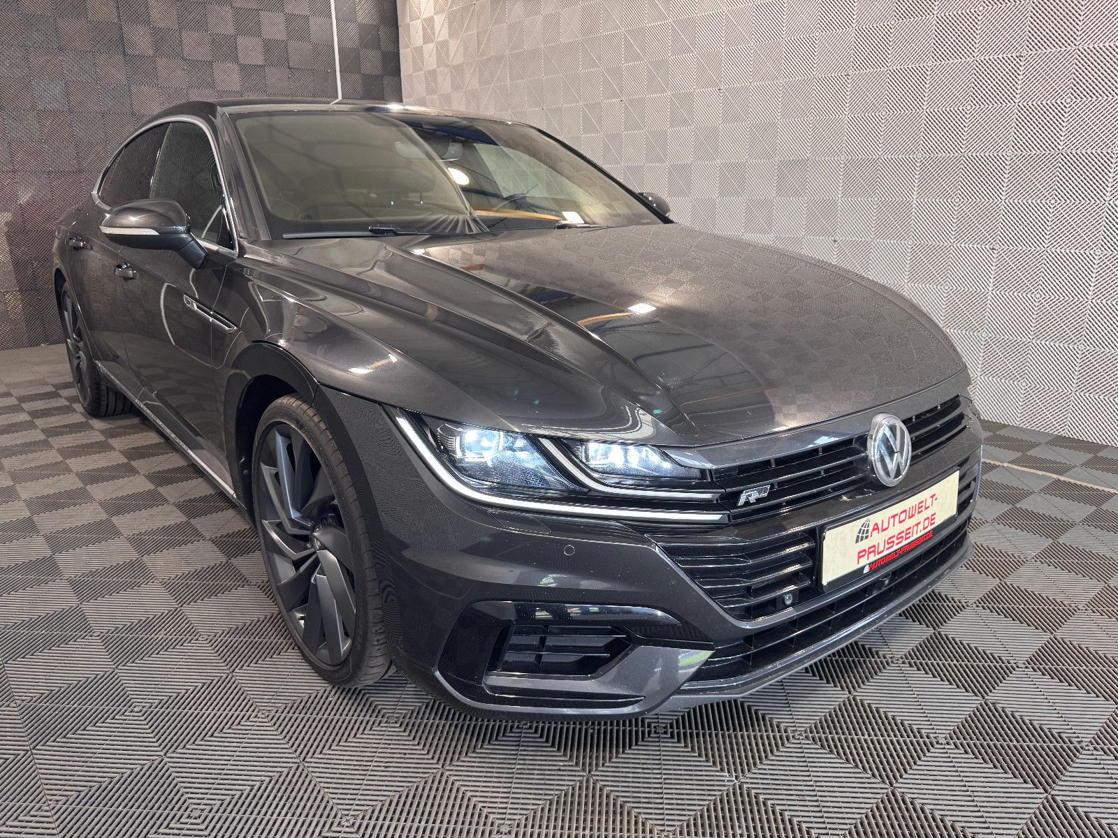 Gebrauchtwagen Volkswagen Arteon Arteon 4Motion*R-LINE*360°-MASSAGE-ACC-AHK-APPLE in Horb am Neckar