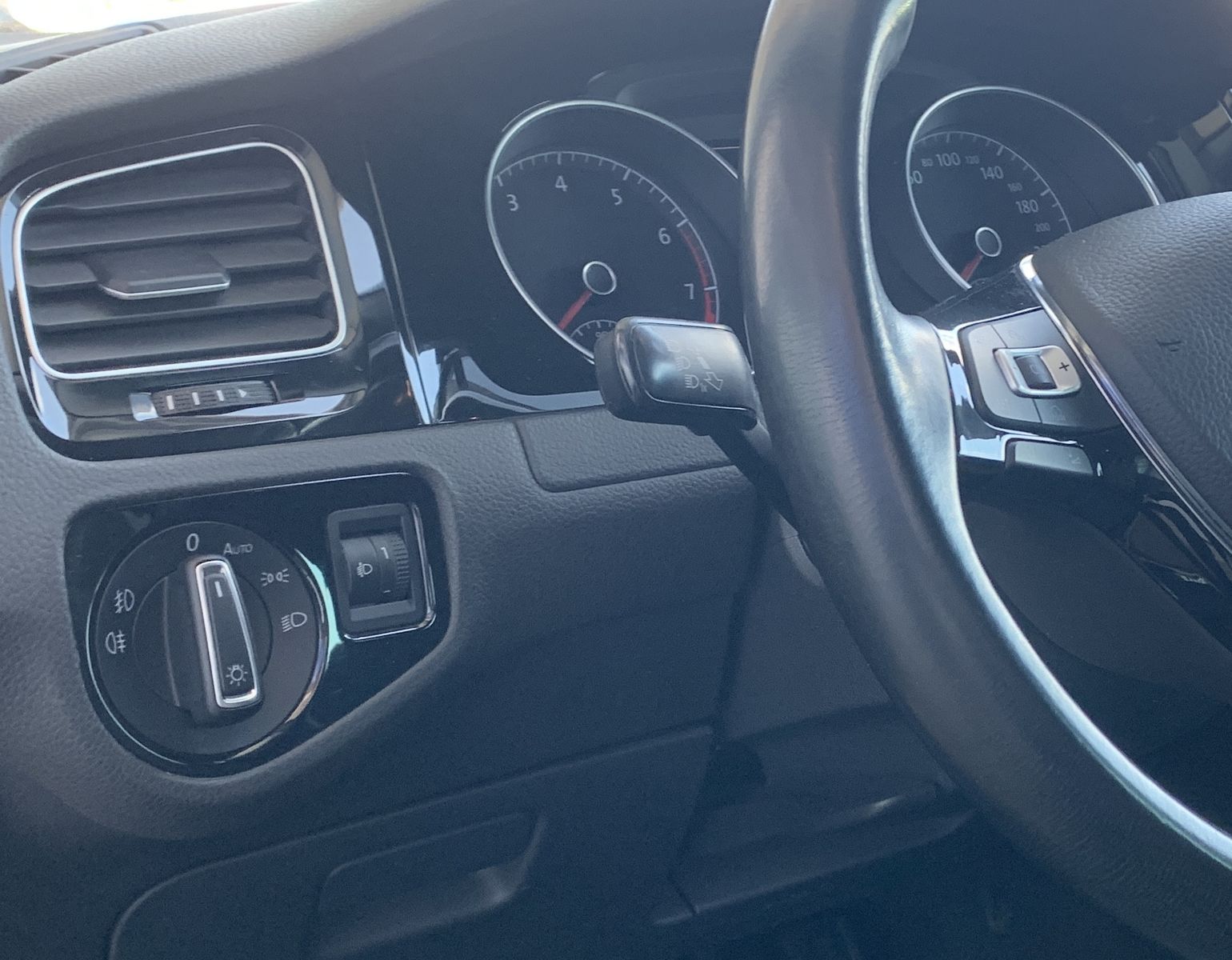 Fahrzeugabbildung Volkswagen Golf 1.2 TSI*Allstar*AHK*Tempomat*Navi*SHZ*PDC*