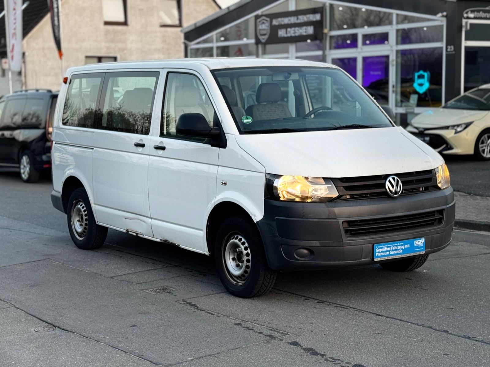 Volkswagen Transporter 2011 — салон