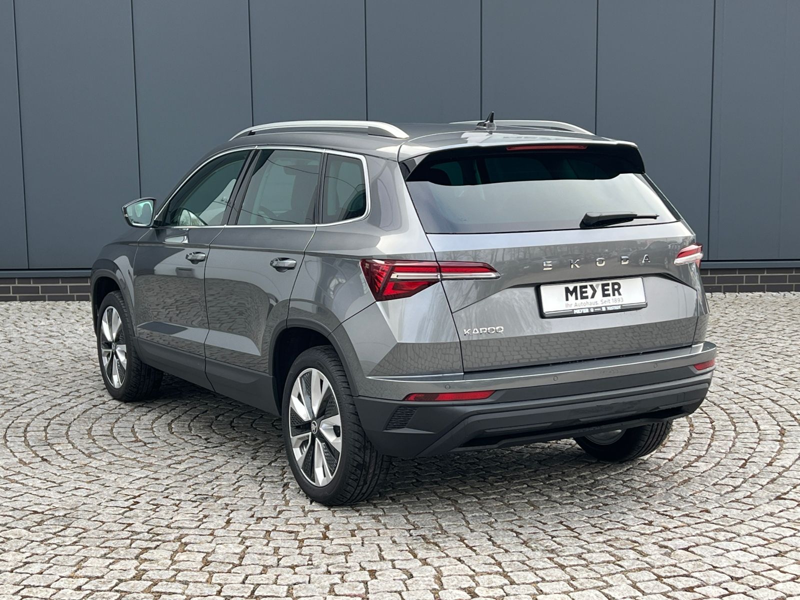 Fahrzeugabbildung SKODA Karoq Selection 1.5 TSI DSG *AHK, LED, ACC, 18"L