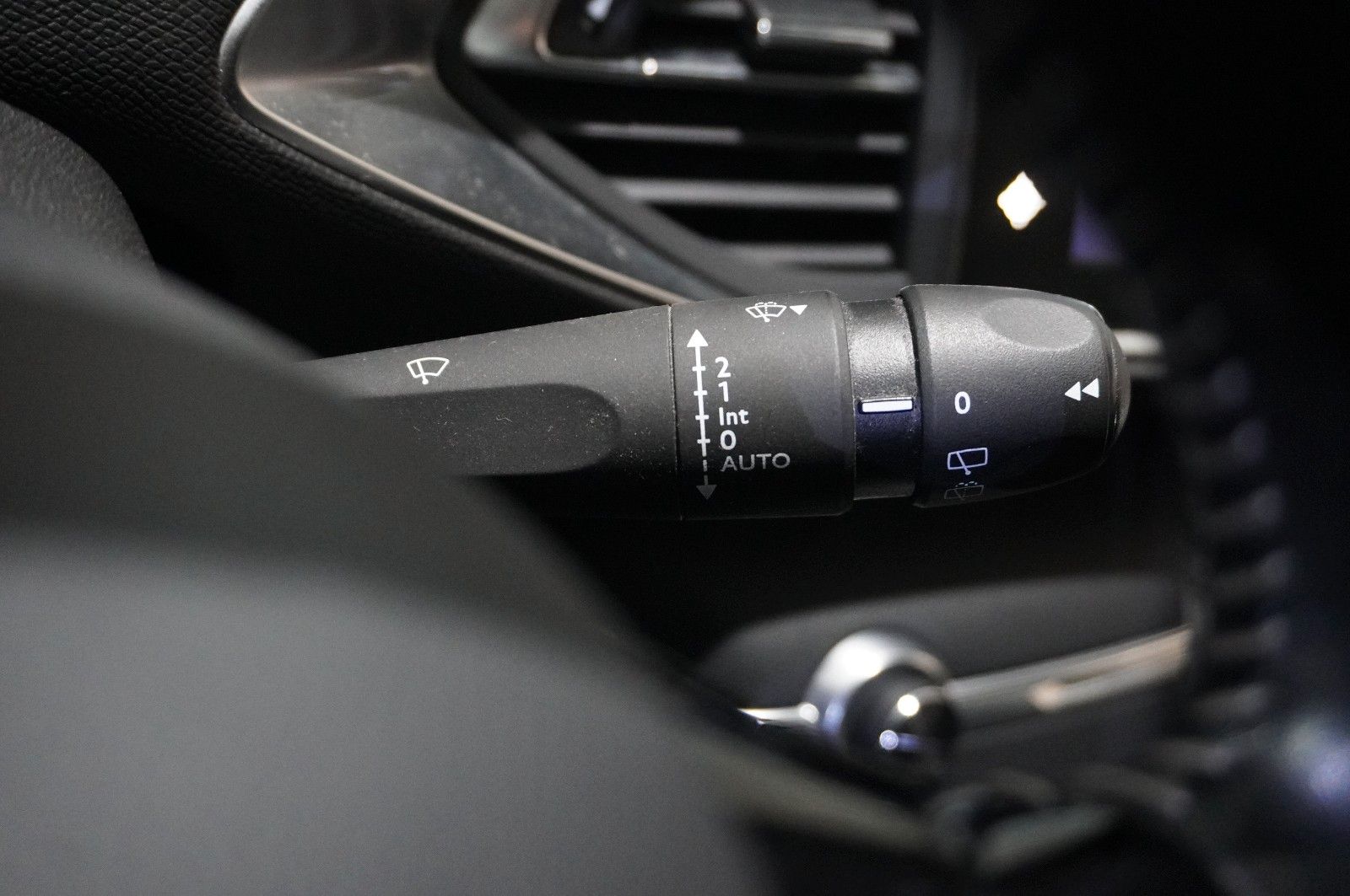 Fahrzeugabbildung Peugeot 308 SW 1.6 HDI ACTICE NAVI/SH/PDC/TEMP/SPORT/AHK