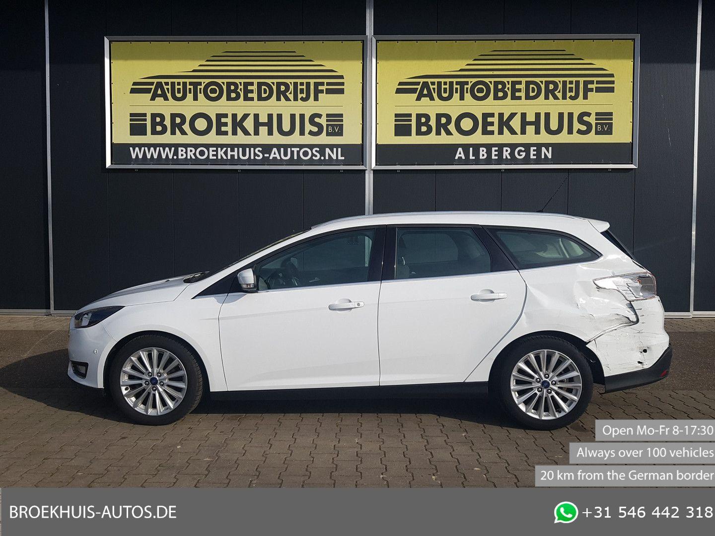 Ford Focus 2015 — вигляд ззаду