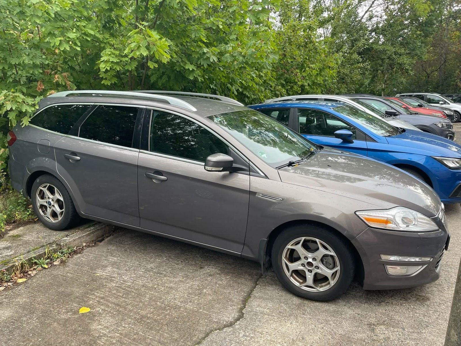 Ford Mondeo 2012 — rear view